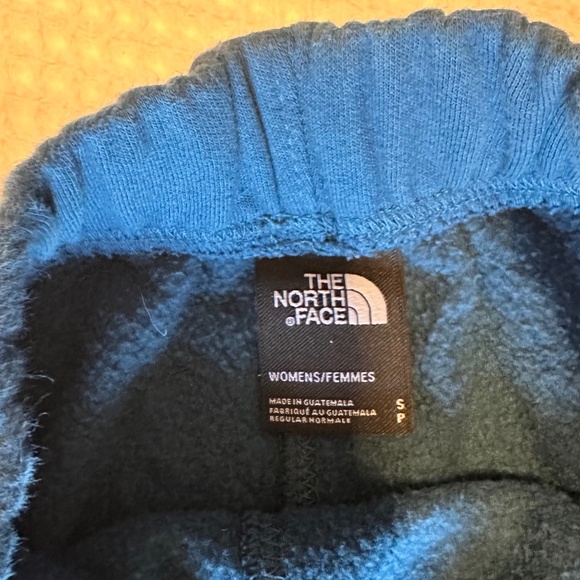 North Face fleece shorts - Picture 3 of 4